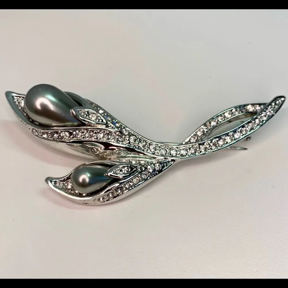 Gray faux pearl and Swarovski Crystal Rhinestone Embellished brooch pin